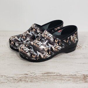 Sanita  Pink Black Swirl Pattern Clogs  Women's 6 (37)  Excellent condition